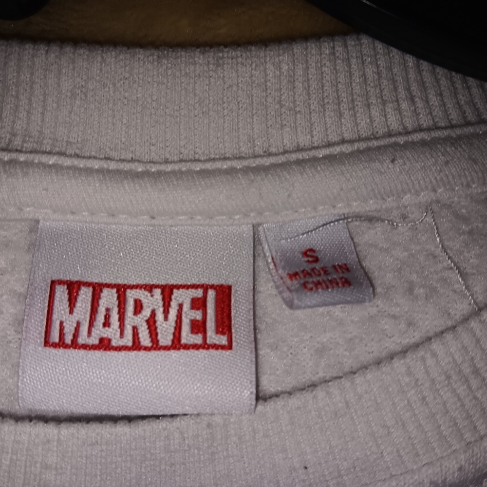 Men's size small, Marvel Super Heroes sweatshirt - Picture 3 of 3